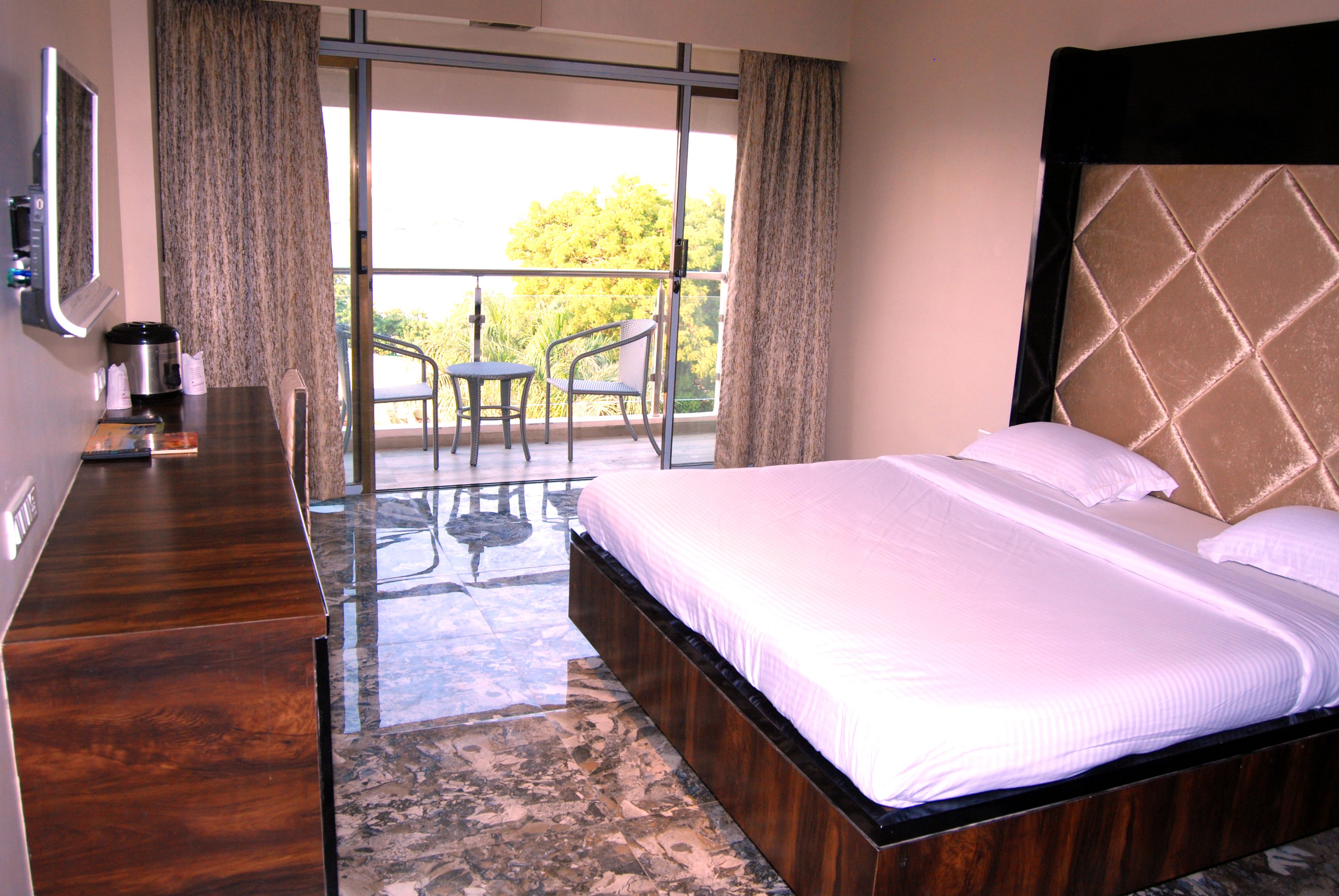 Premium Double Room | Premium bedding, minibar, in-room safe, desk