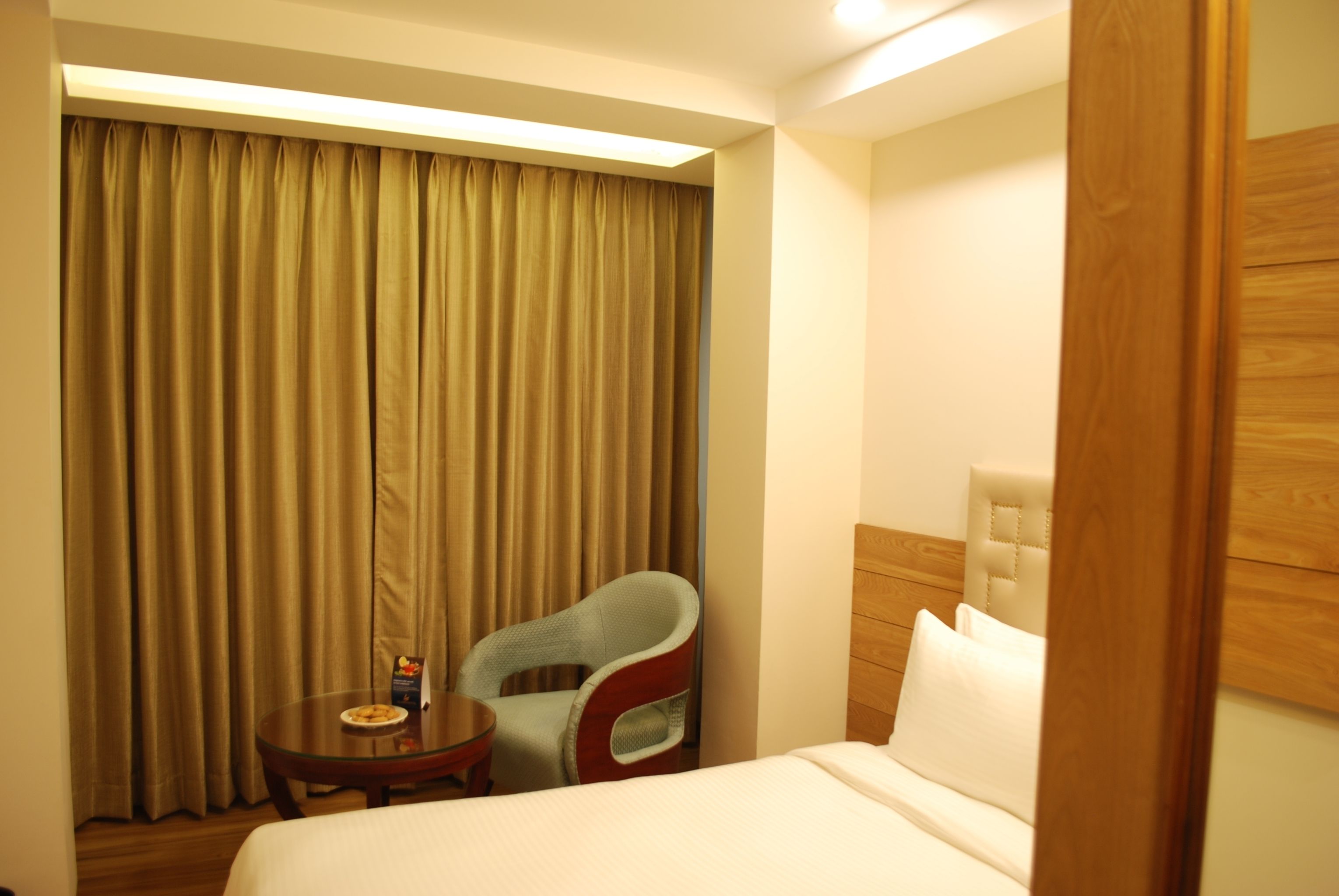 executive single room, city view | premium bedding, free minibar items, in-room safe, desk