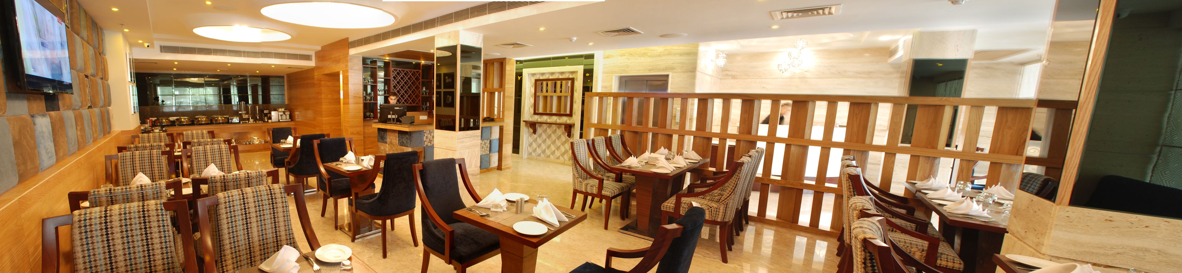 2 restaurants, breakfast, lunch, dinner served; international cuisine