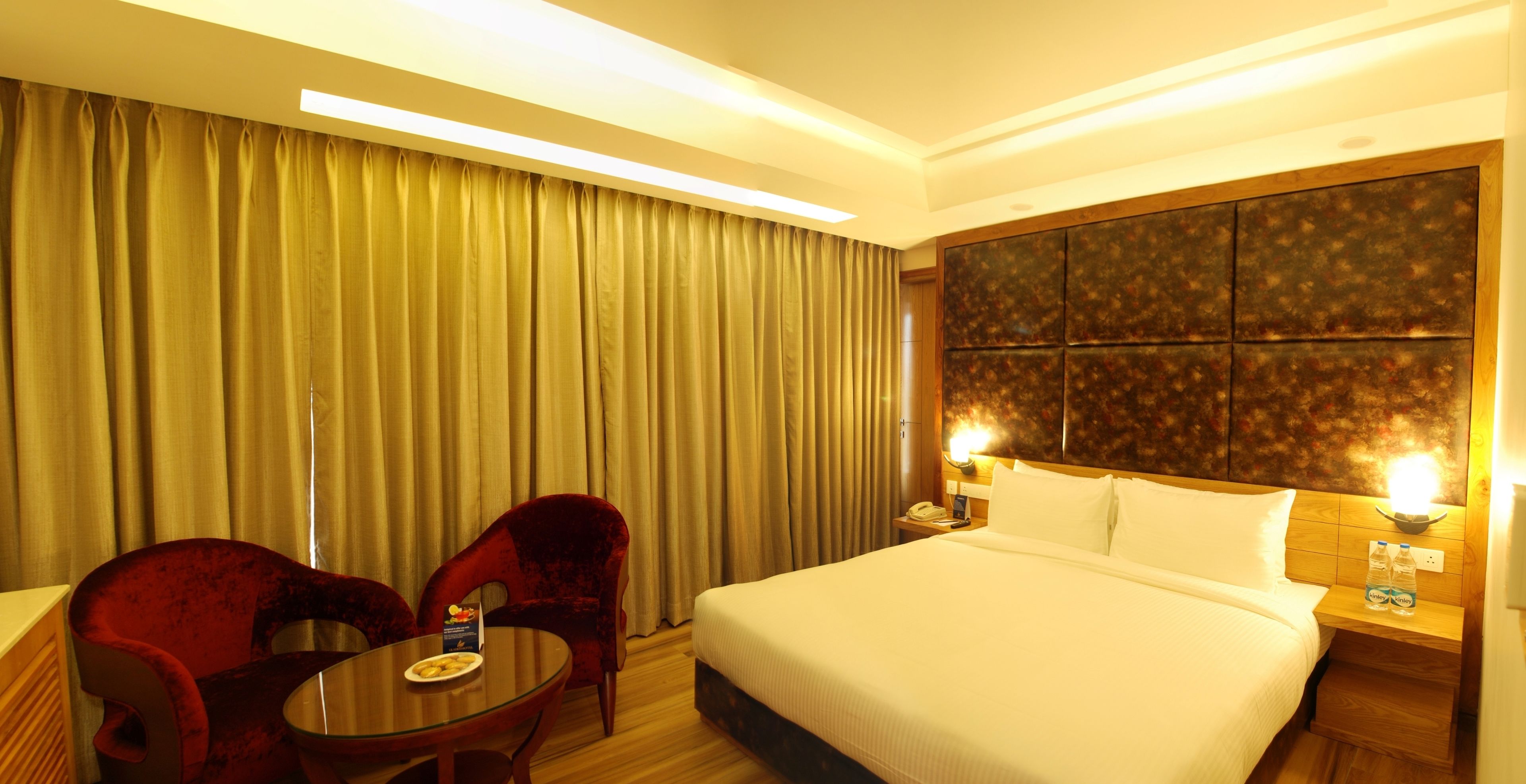 deluxe double room, city view | premium bedding, free minibar items, in-room safe, desk