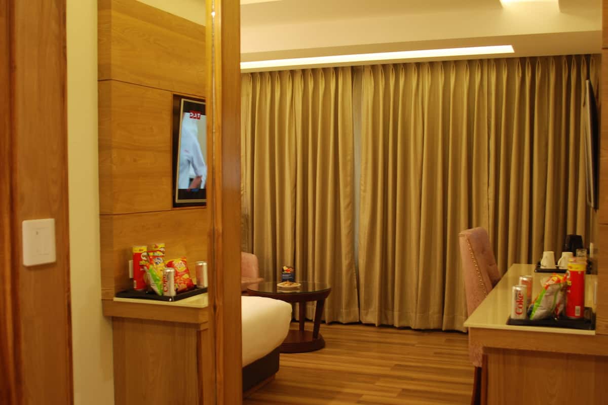 luxury double room, city view | premium bedding, free minibar items, in-room safe, desk