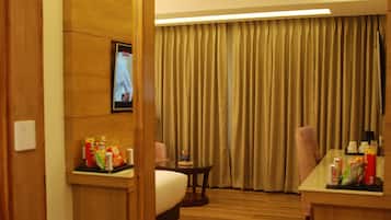 Habitación de lujo doble, vistas a la ciudad | Ropa de cama de alta calidad y minibar (con algunos artículos gratuitos)