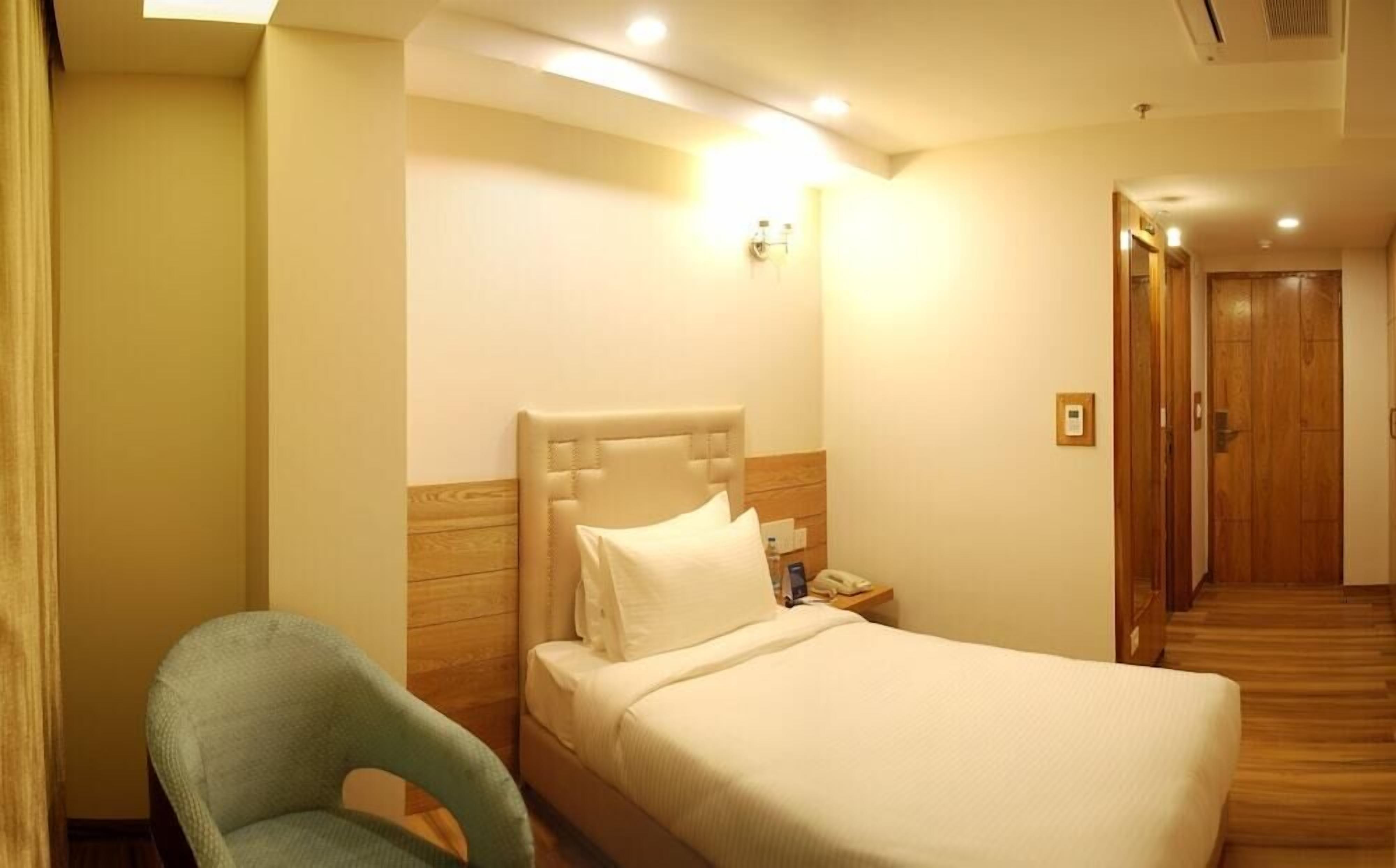 Premium bedding, free minibar items, in-room safe, desk