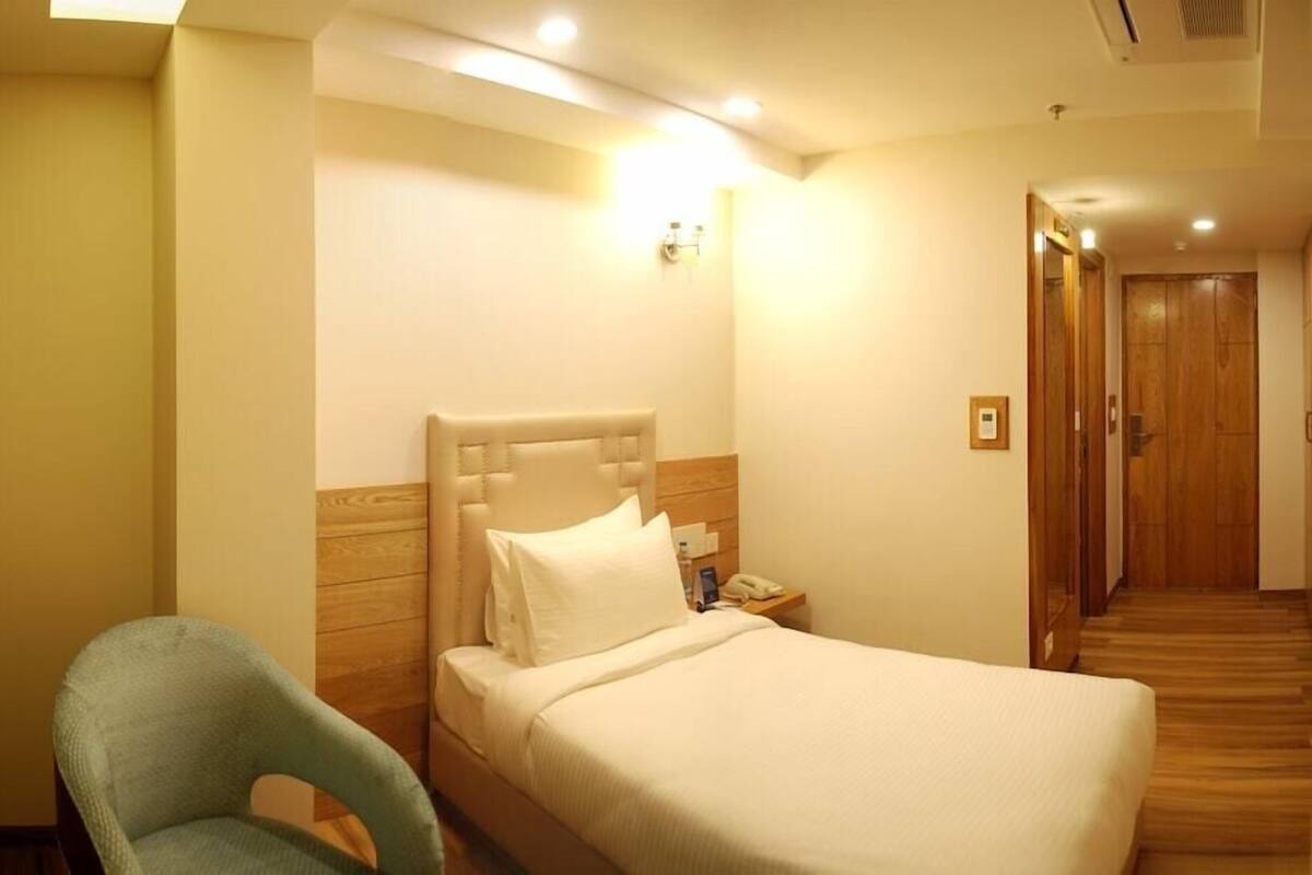 Premium bedding, minibar (some free items), in-room safe, desk