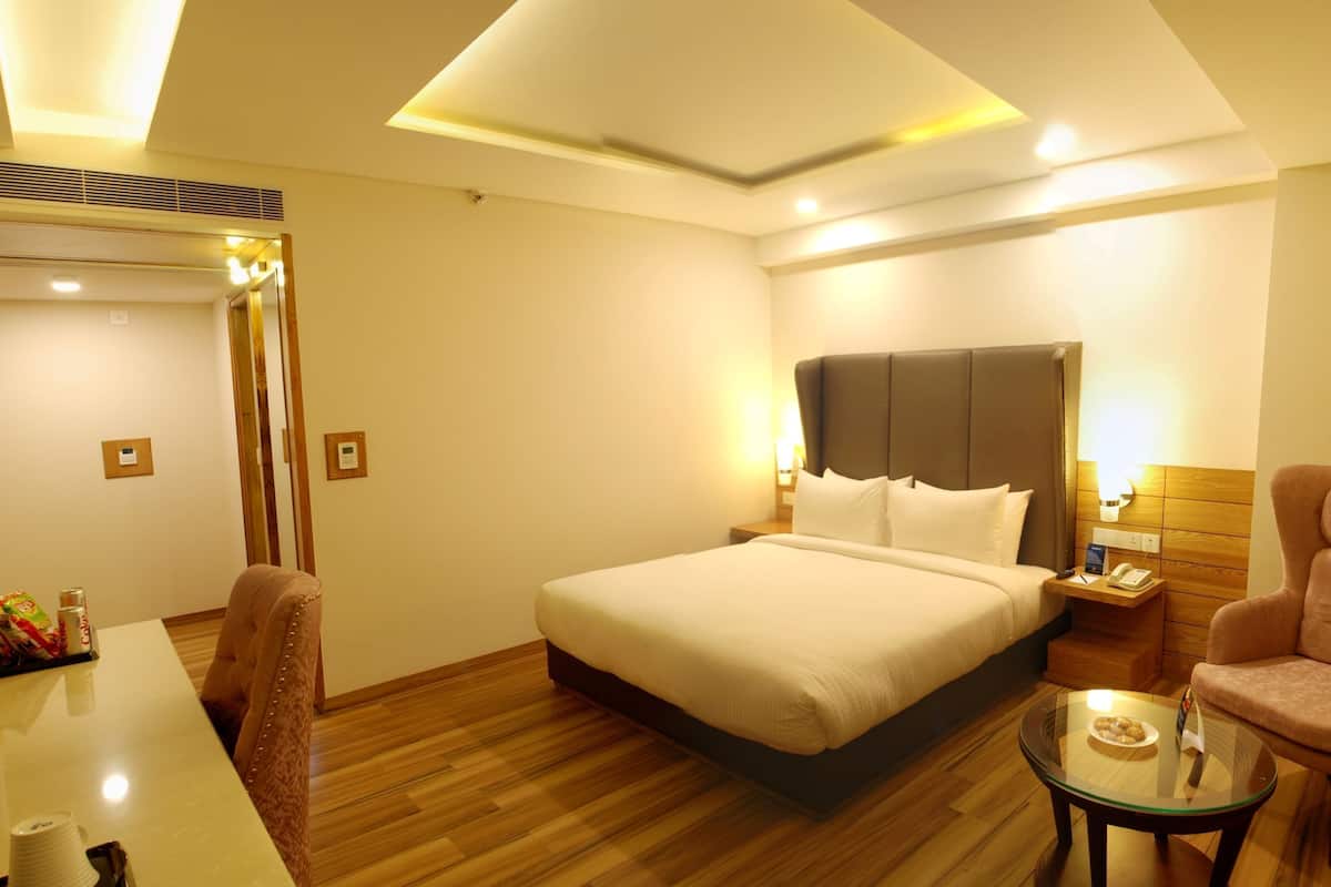 Premium bedding, free minibar items, in-room safe, desk