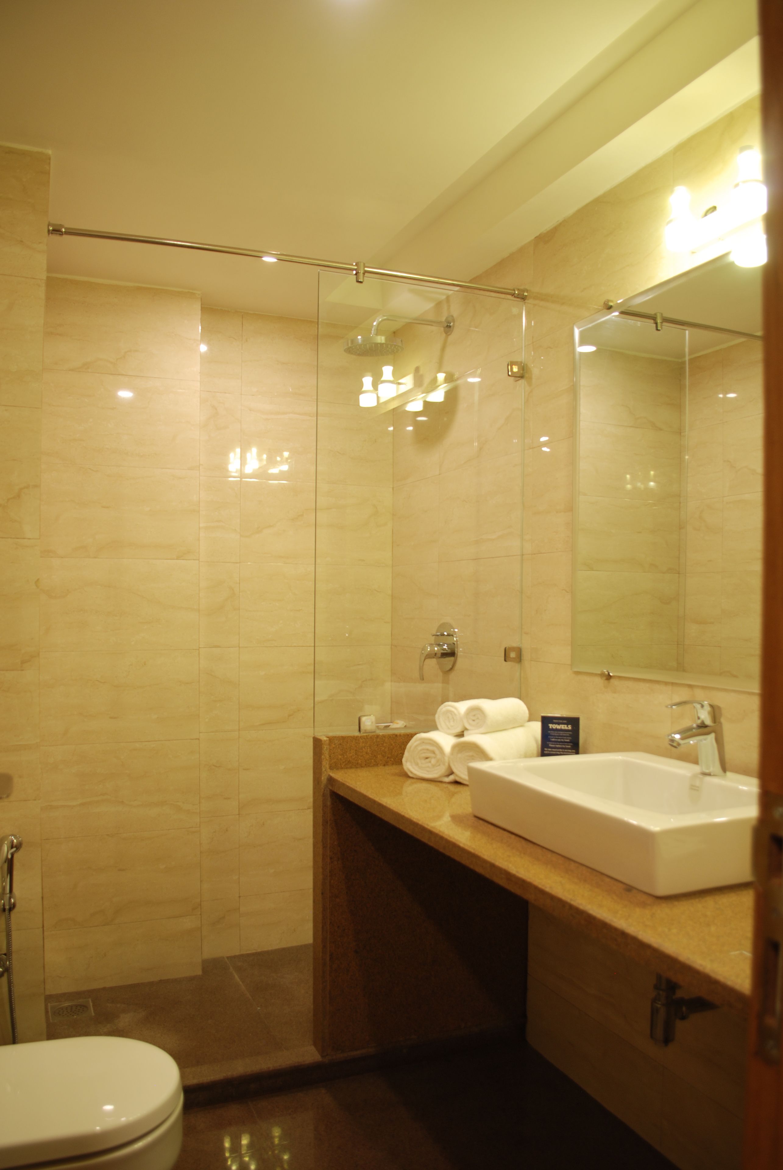 shower, rainfall showerhead, free toiletries, hair dryer