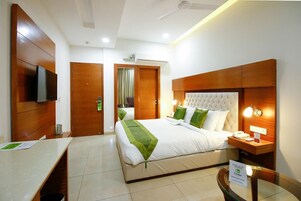 Superior Double Room, City View | Premium bedding, minibar, in-room safe, desk