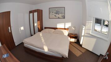 Free cots/infant beds, free WiFi