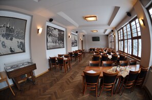 Tempat makan keluarga