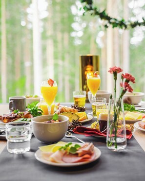 Buffet déjeuner gratuit tous les jours