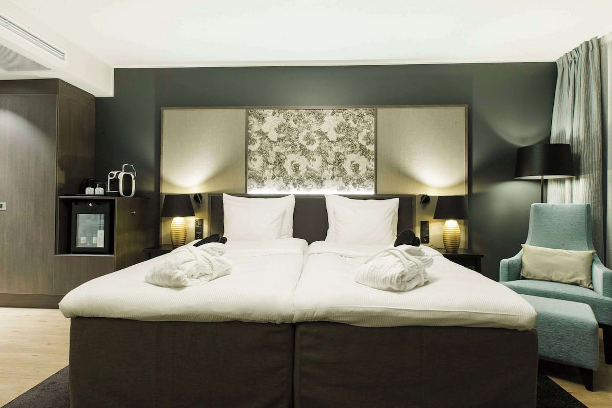 deluxe twin room, non smoking | free wifi, bed sheets