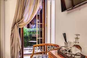 Dobbelt- eller tomannsrom – deluxe | Sengetøy av topp kvalitet, individuelt innredet og skrivebord