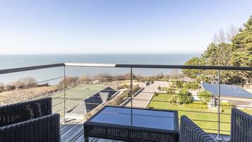 Suite Deluxe, 1 chambre, vue mer (Normandy) | 1 chambre, literie de qualité supérieure, surmatelas, minibar