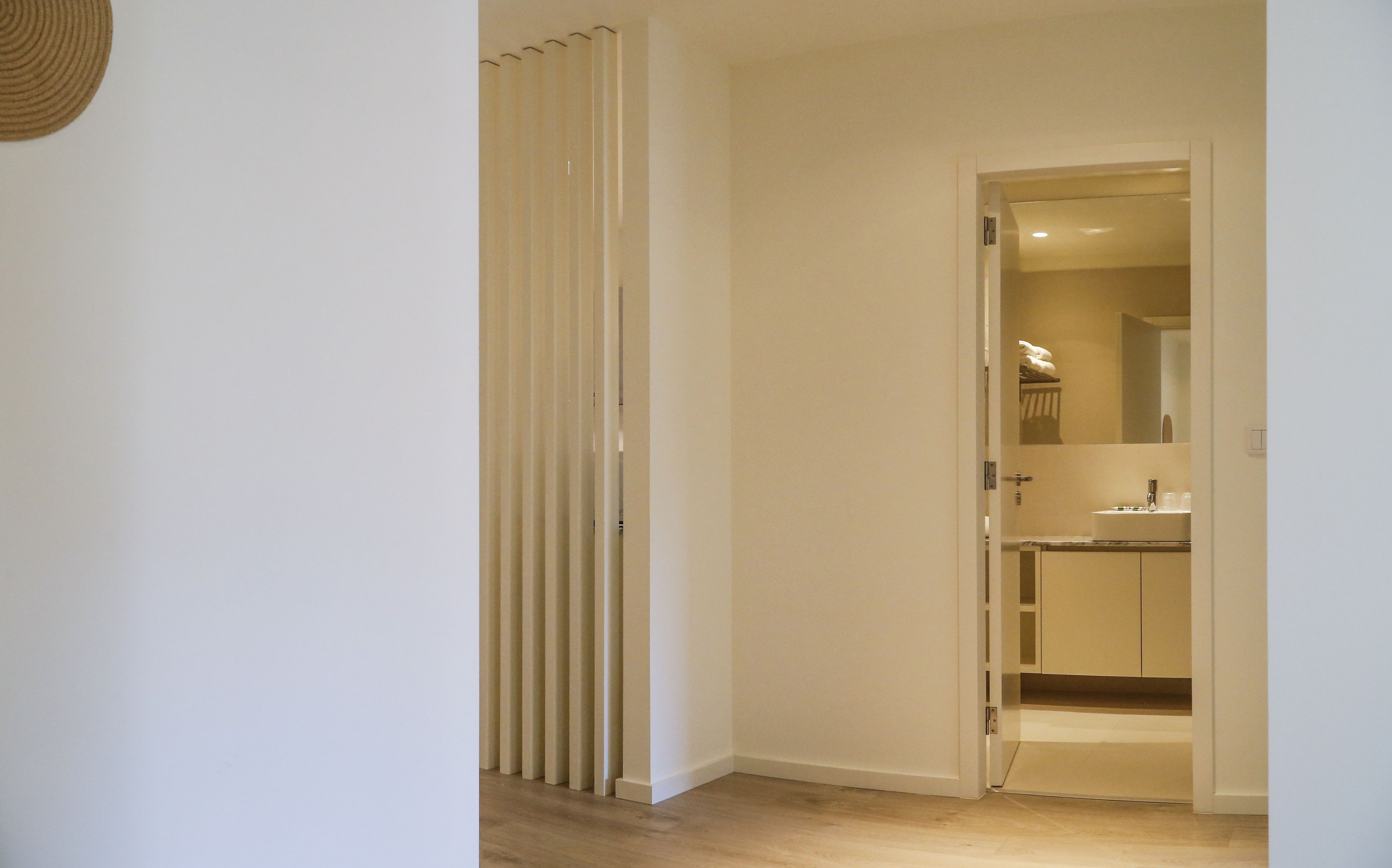 in-room safe, soundproofing, free wifi, bed sheets