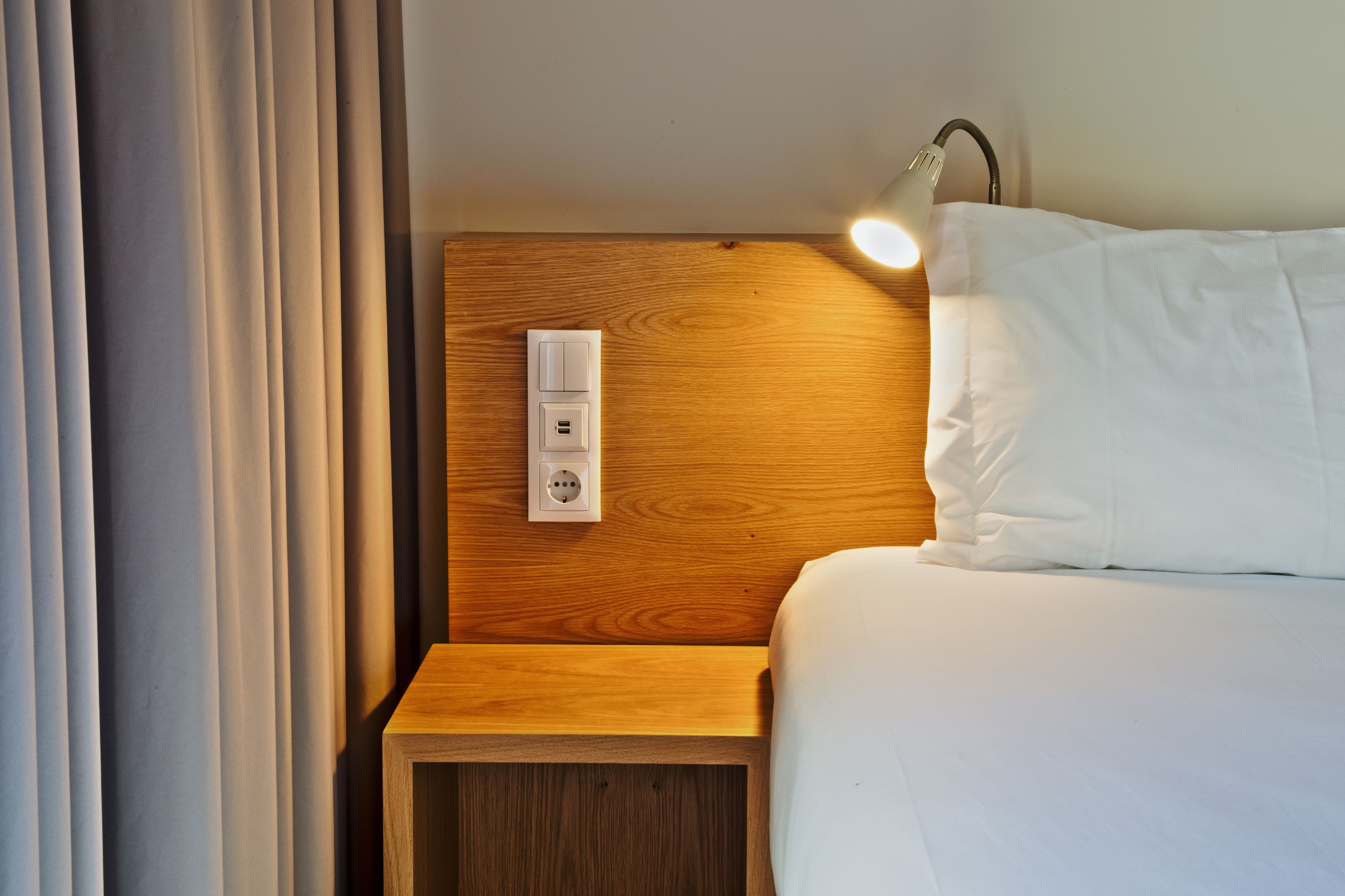 master suite | in-room safe, soundproofing, free wifi, bed sheets