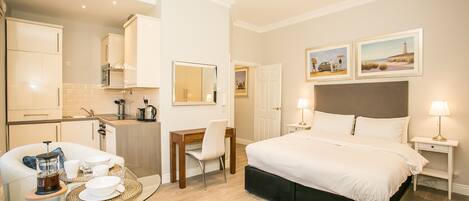 Classic Studio, Kitchenette, City View