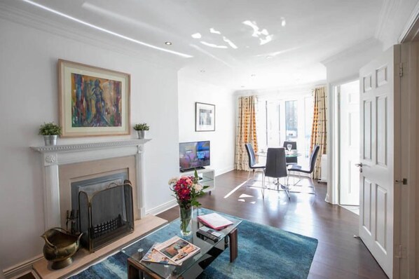 Apartment, 2 Bedrooms | Living area