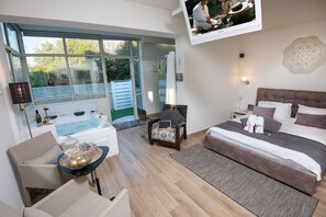 Luxury Suite, Mountain View | In-room safe, desk, iron/ironing board, free cribs/infant beds