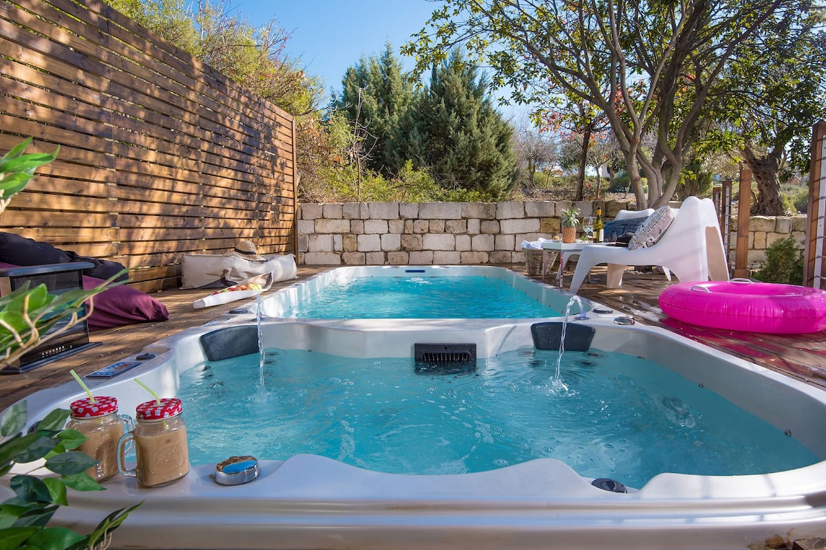Deluxe Suite, Garden View | In-room safe, desk, iron/ironing board, free cots/infant beds