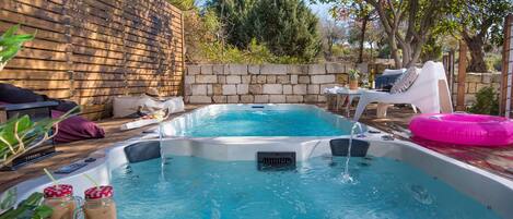 Suite Deluxe, vue jardin | Coffres-forts dans les chambres, bureau, fer et planche à repasser