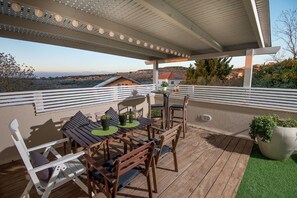 Luxury Suite, Mountain View | Terrace/patio
