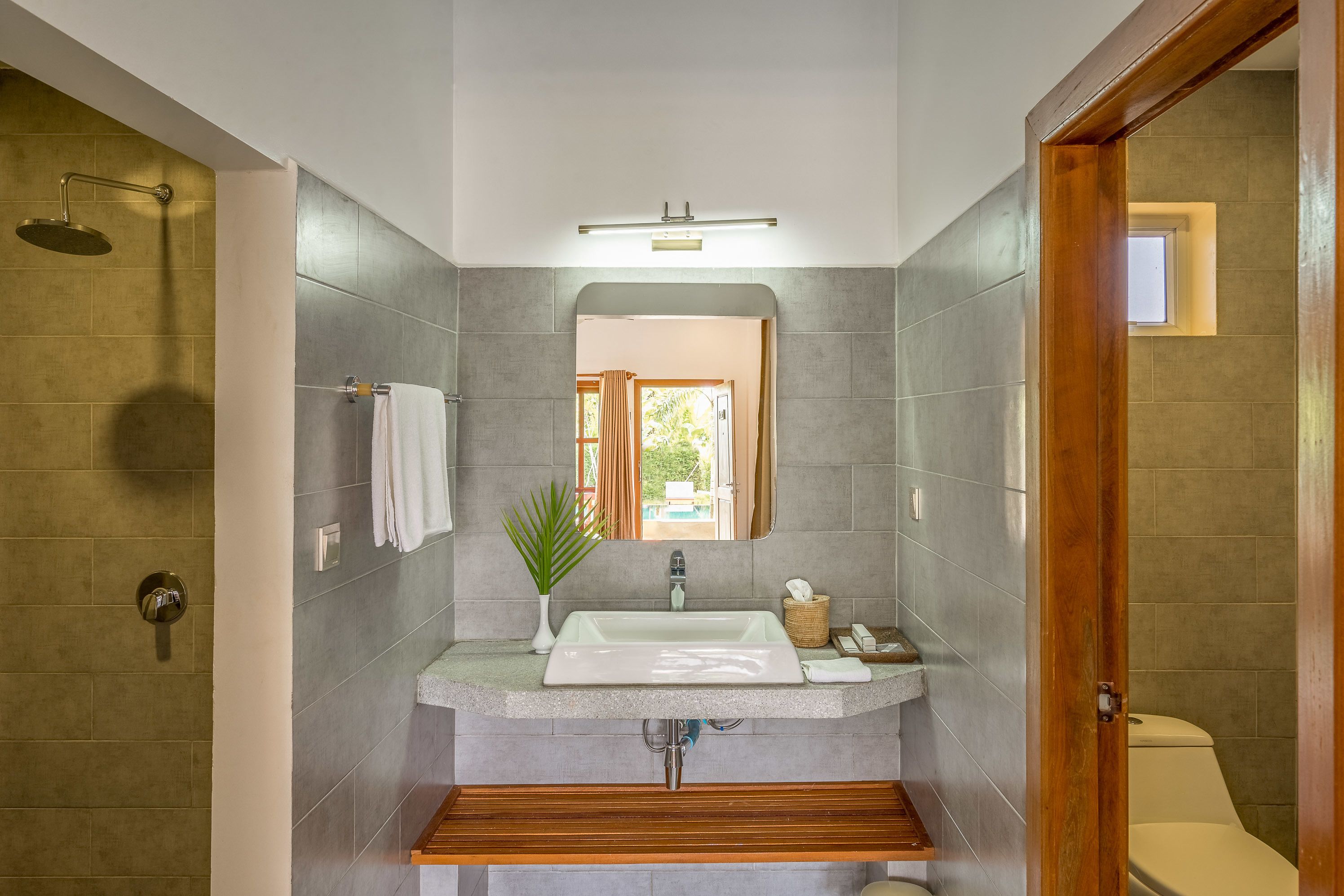 shower, free toiletries, hair dryer, slippers