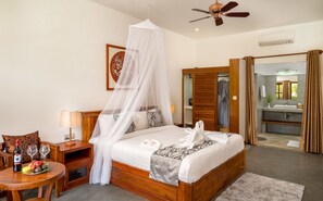 Minibar, in-room safe, desk, blackout curtains - Savada Angkor Boutique Hotel (Siem Reap)