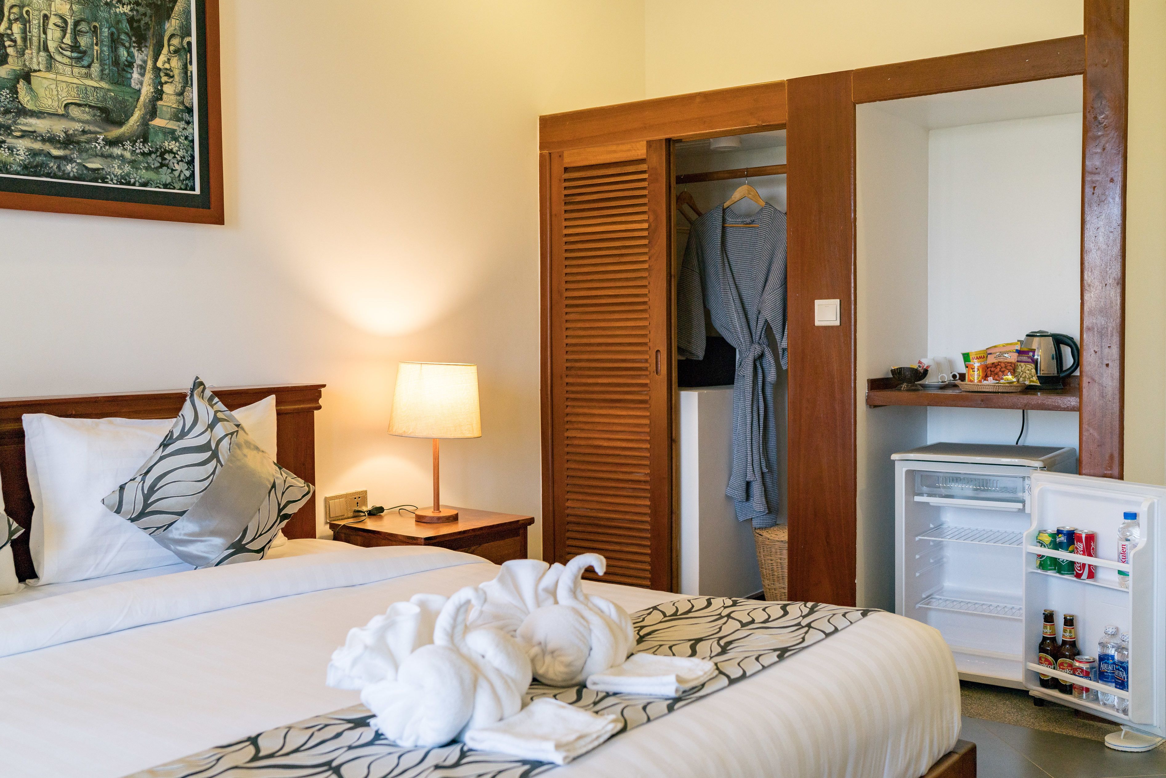 deluxe twin room, balcony, pool view (free 1 way airport - pick up) | minibar