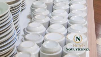 Café da manhã com buffet grátis todos os dias