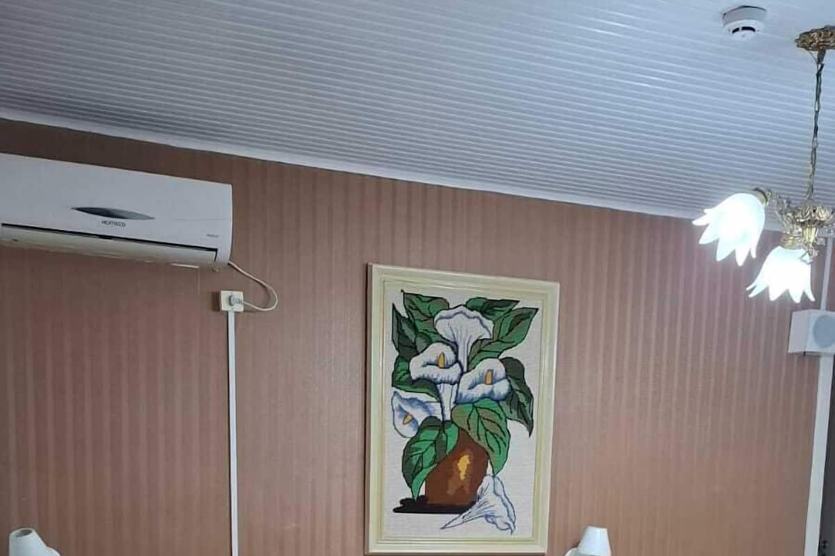 Deluxe Room | 1 bedroom, minibar, desk, laptop workspace