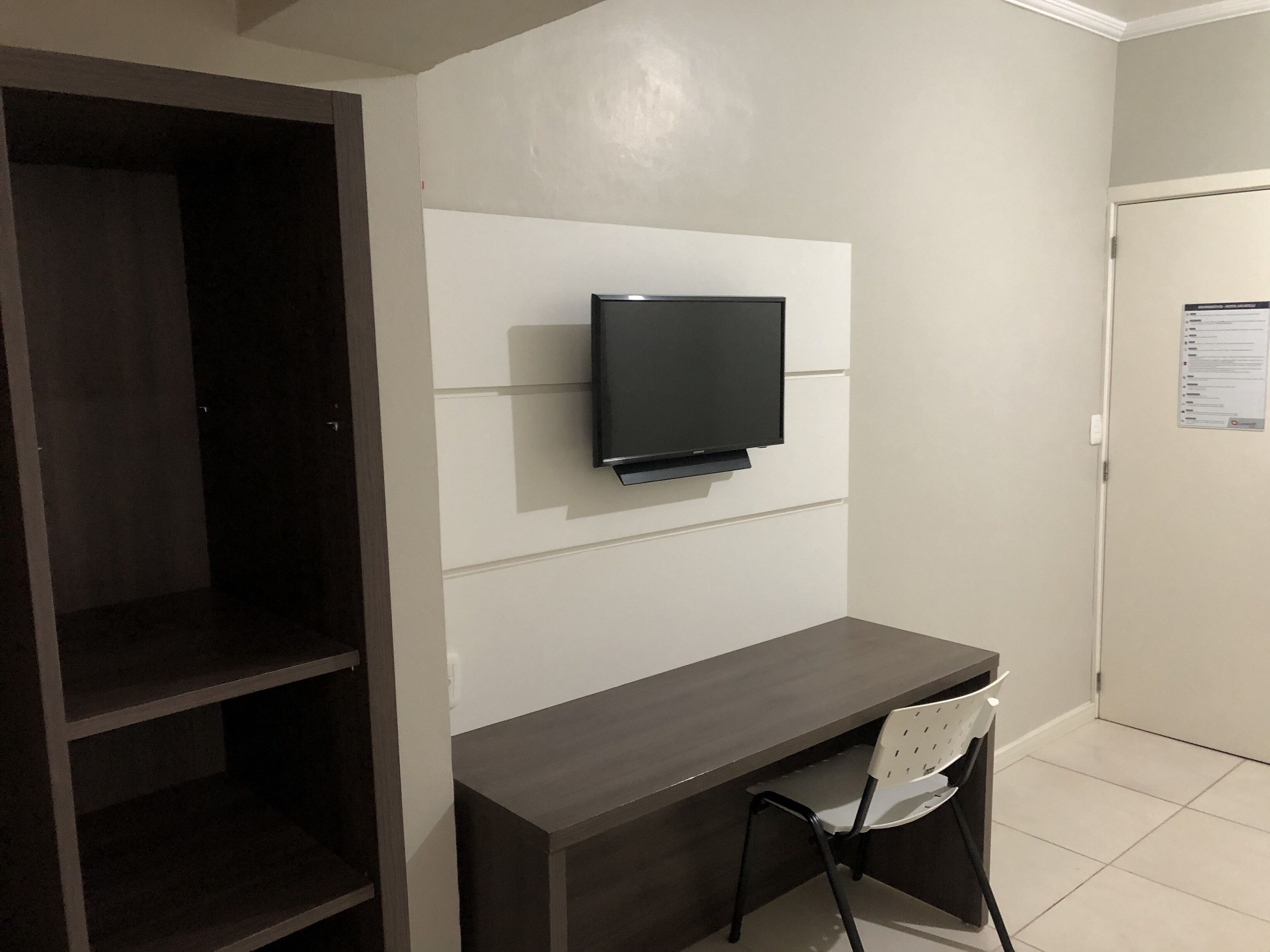 executive apartment, 2 single beds | television