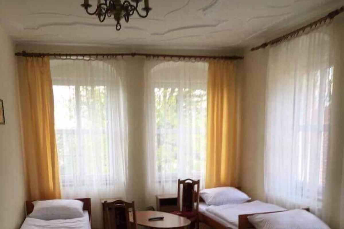 ห้องคลาสสิกสำหรับสี่ท่าน | โต๊ะทำงาน, เตารีด/โต๊ะรีดผ้า, Wi-Fi ฟรี