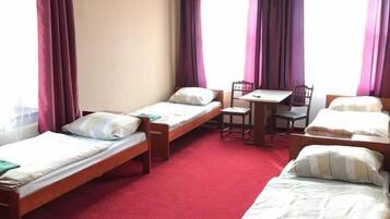 Classic Quadruple Room | Desk, iron/ironing board, free WiFi