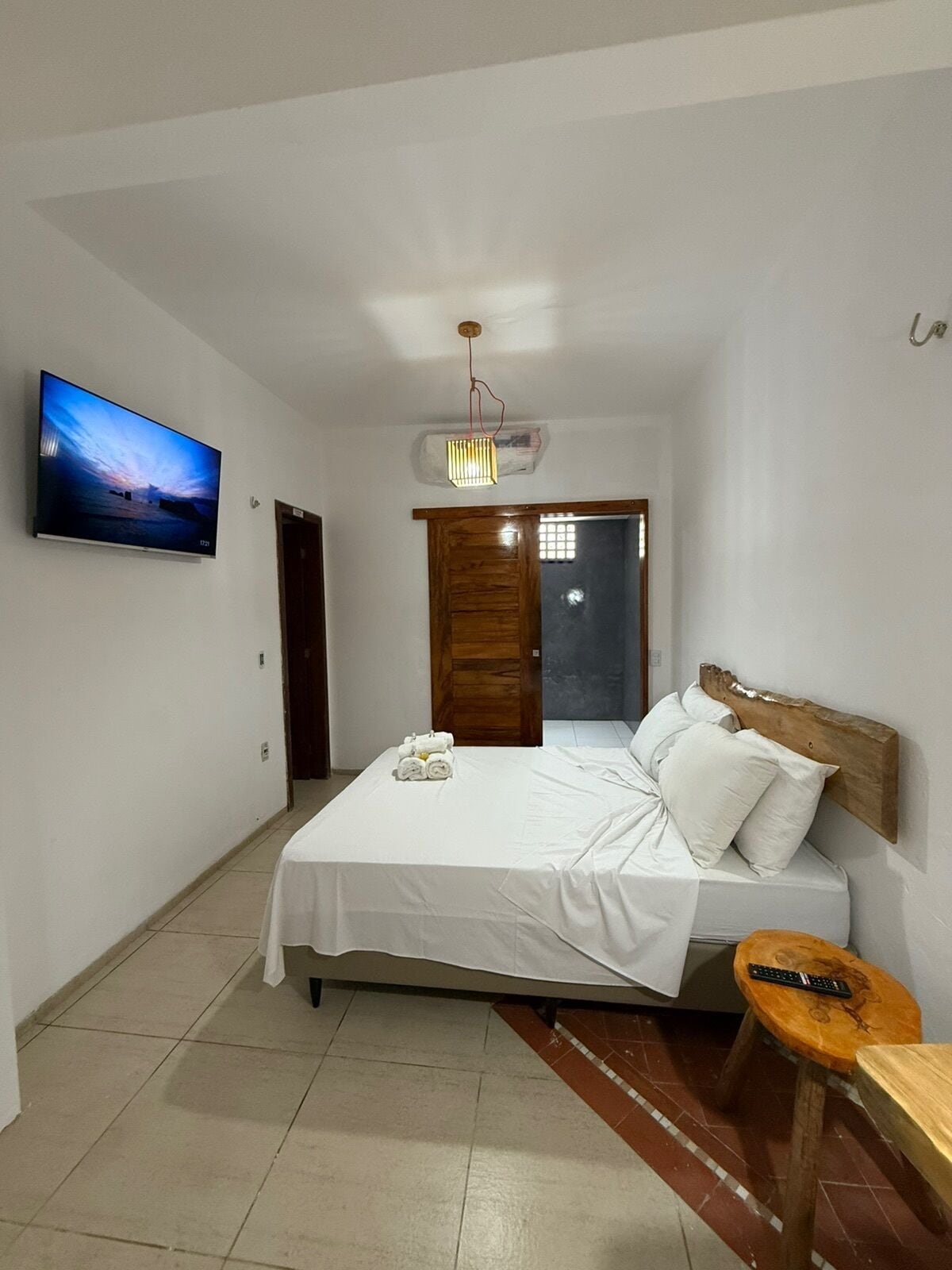 Habitación triple Deluxe, 1 habitación, vistas al jardín, planta baja | Ropa de cama de alta calidad, minibar, decoración individual