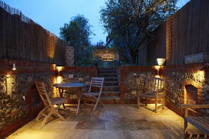 Terrace/patio - Hang Your Hat - The Cottage (Winchester)