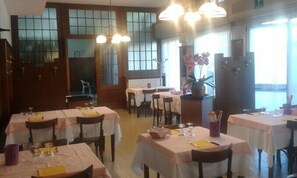 Lunch and dinner served, Italian cuisine