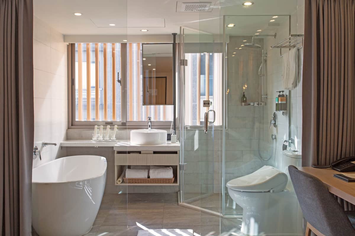 elite quadruple room | bathroom | free toiletries, hair dryer, slippers, towels