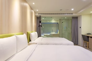 Standard Quadruple Room - Green Hotel - West District (Taichung)