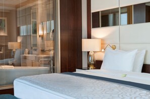 Minibar, in-room safe, desk, laptop workspace - Elite World Grand Istanbul Basın Ekspres  (Istanbul)