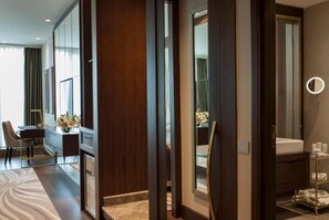 Minibar, in-room safe, desk, laptop workspace