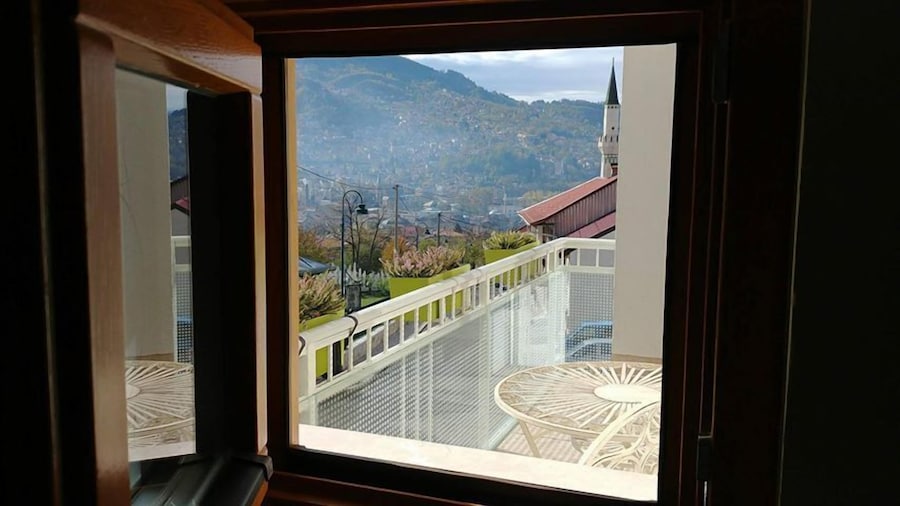 Hotel Aziza
