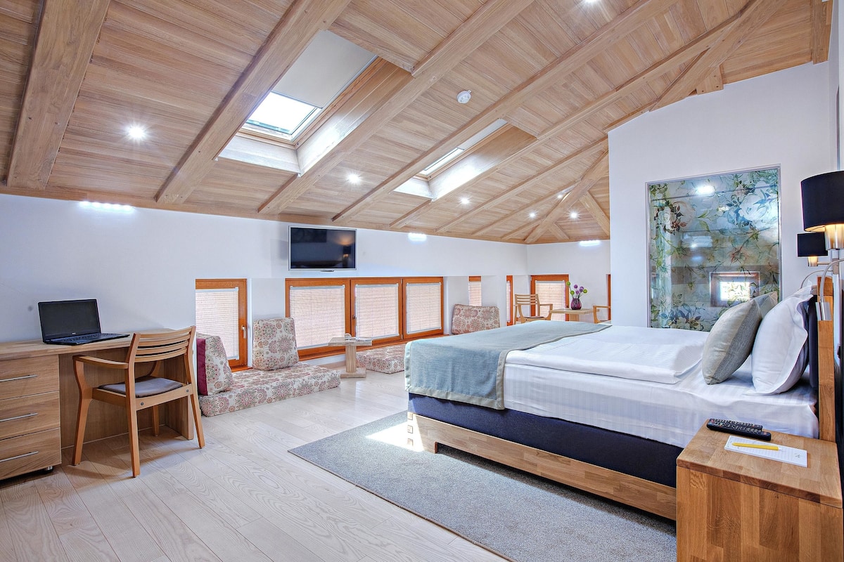 junior studio suite, 1 bedroom, city view | minibar, in-room safe, desk, laptop workspace