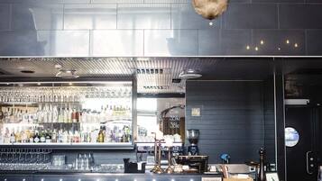 3 bars/lounges, poolside bar