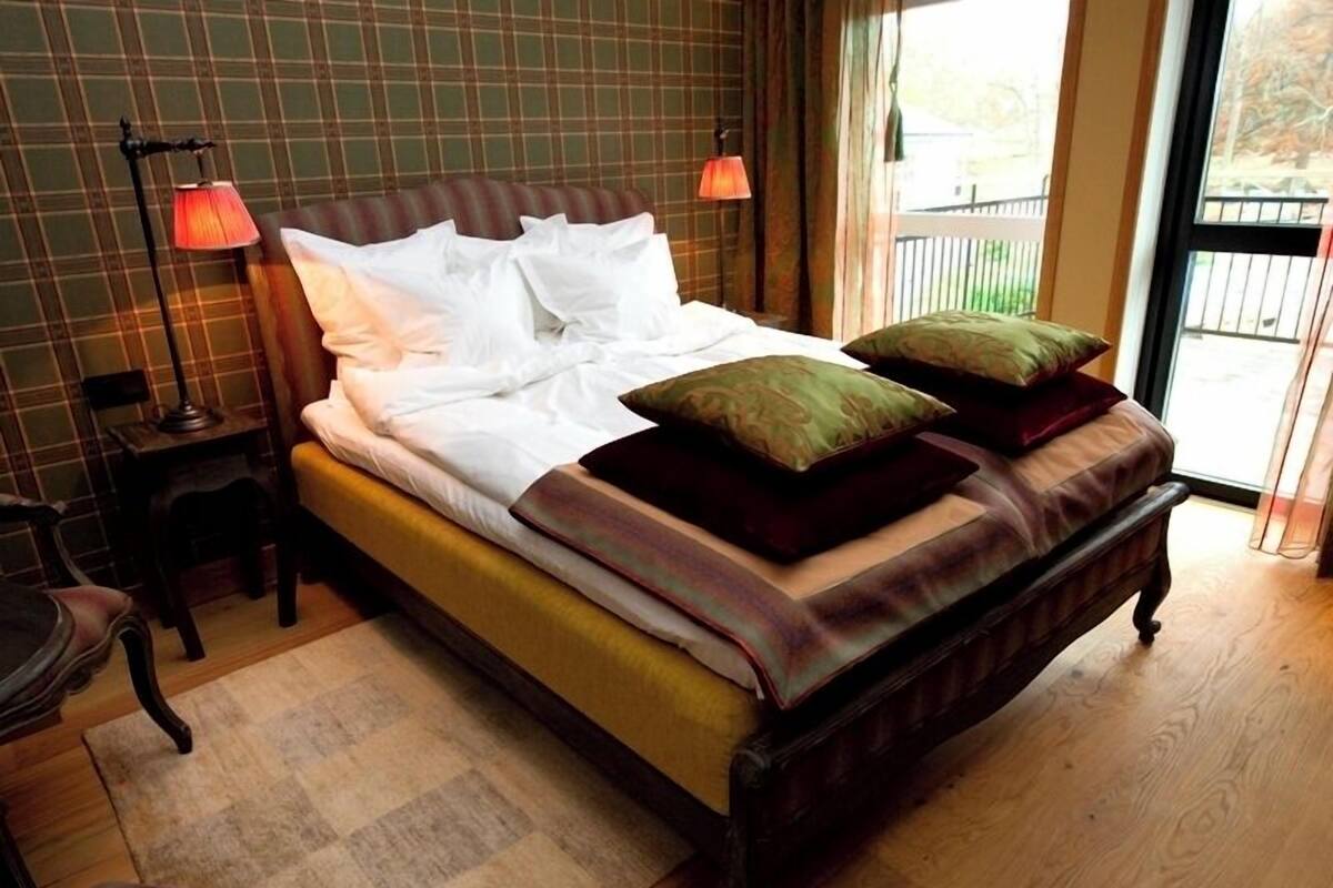 Double Room (Dammvillan) | Egyptian cotton sheets, premium bedding, down comforters, pillowtop beds