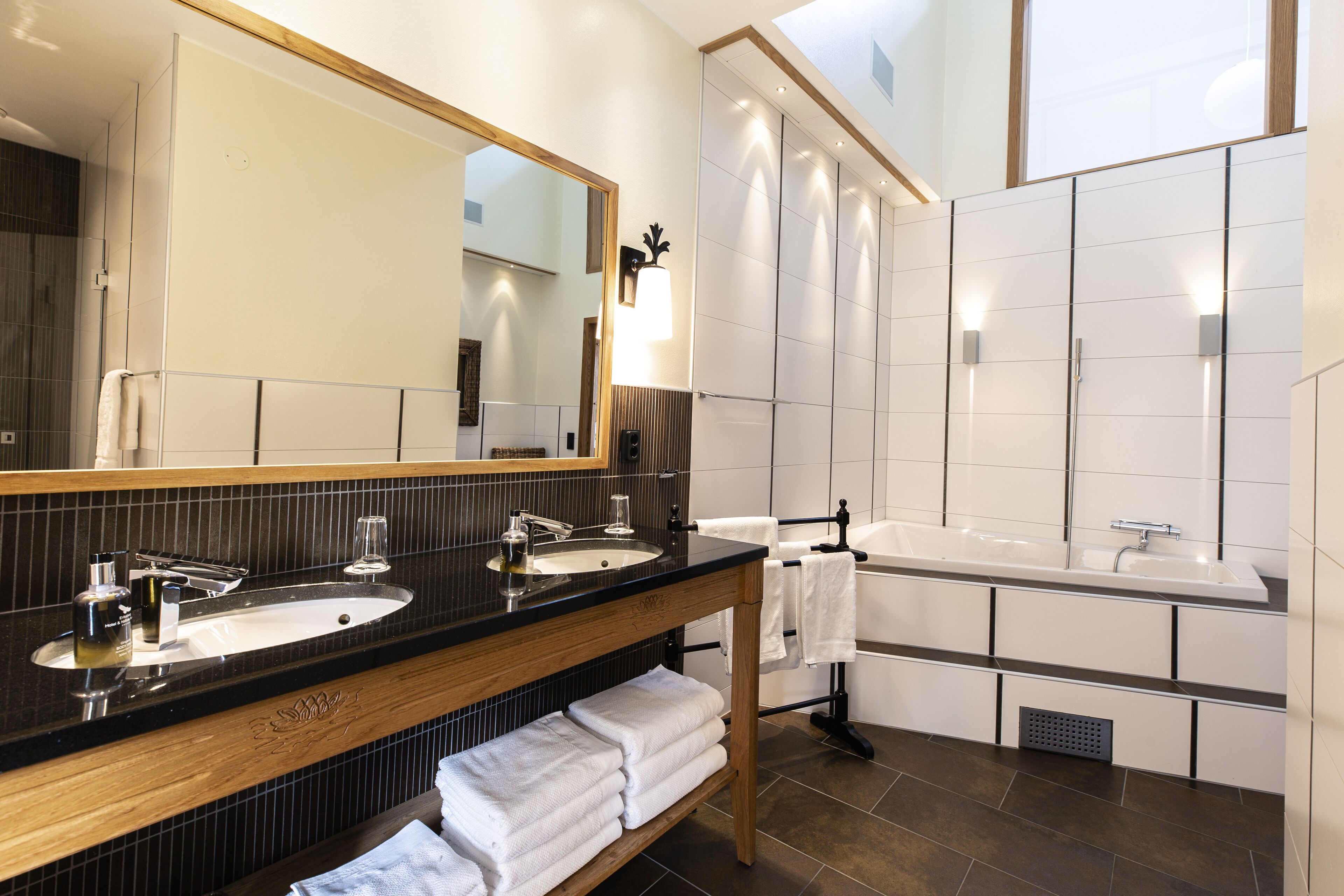 suite (safarivillan) | bathroom | hair dryer, bathrobes, slippers, towels