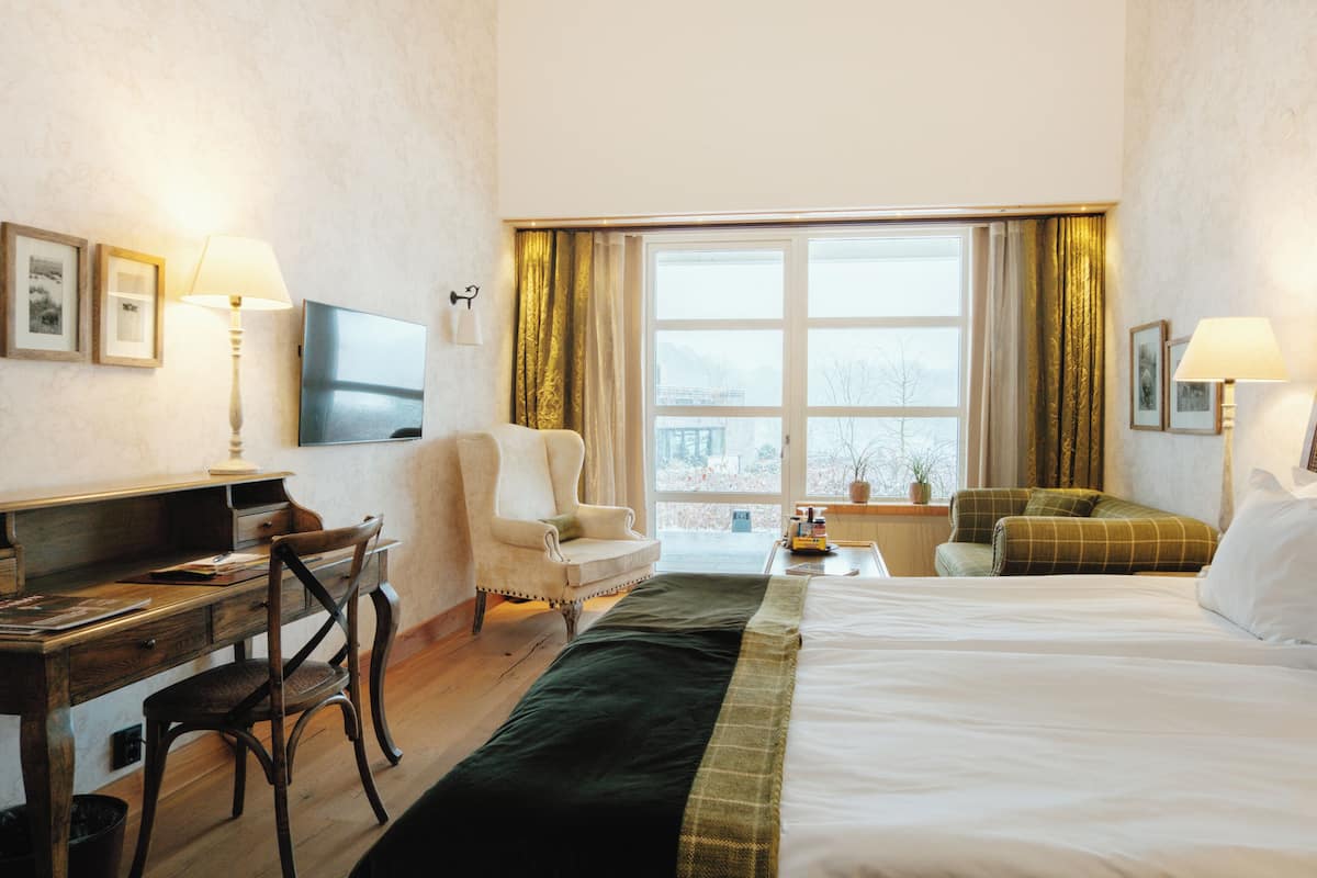 Double Room (Safarivillan) | Egyptian cotton sheets, premium bedding, down comforters, pillowtop beds