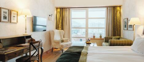 Double Room (Safarivillan) | Egyptian cotton sheets, premium bedding, down comforters, pillowtop beds