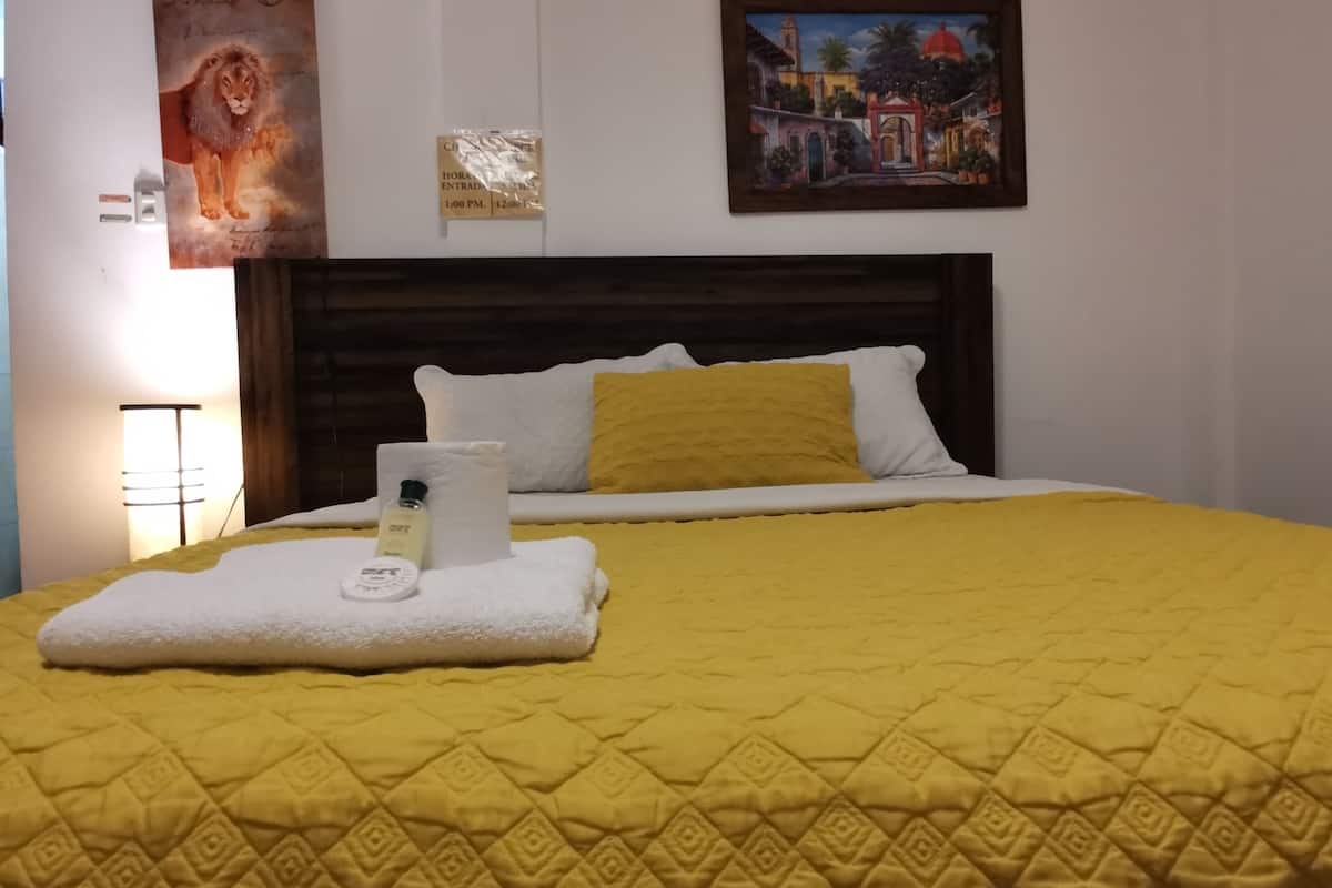 1 bedroom, desk, free wifi, bed sheets