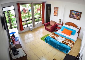 Economy-Einzelzimmer, 1 Doppelbett, barrierefrei, Turm | Schreibtisch, kostenloses WLAN, Bettwäsche