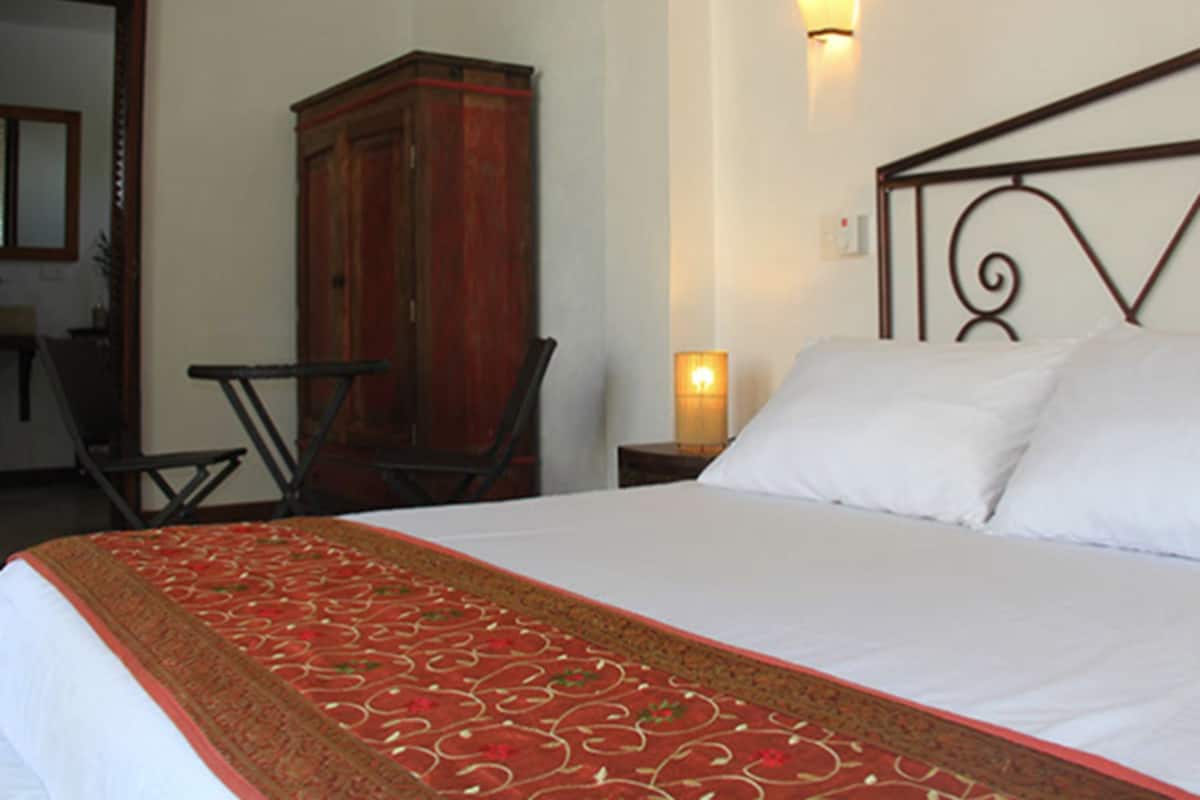 Junior Double Room, 1 Queen Bed (Carretero) | Premium bedding, in-room safe, iron/ironing board, free WiFi